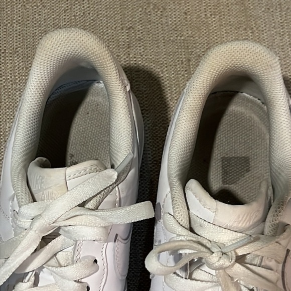 Nike Air Force 1 White Size 6.5 (Men) Like New - Picture 3 of 8